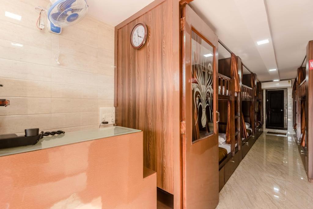 מומביי Awesome Dormitory Male Only מראה חיצוני תמונה